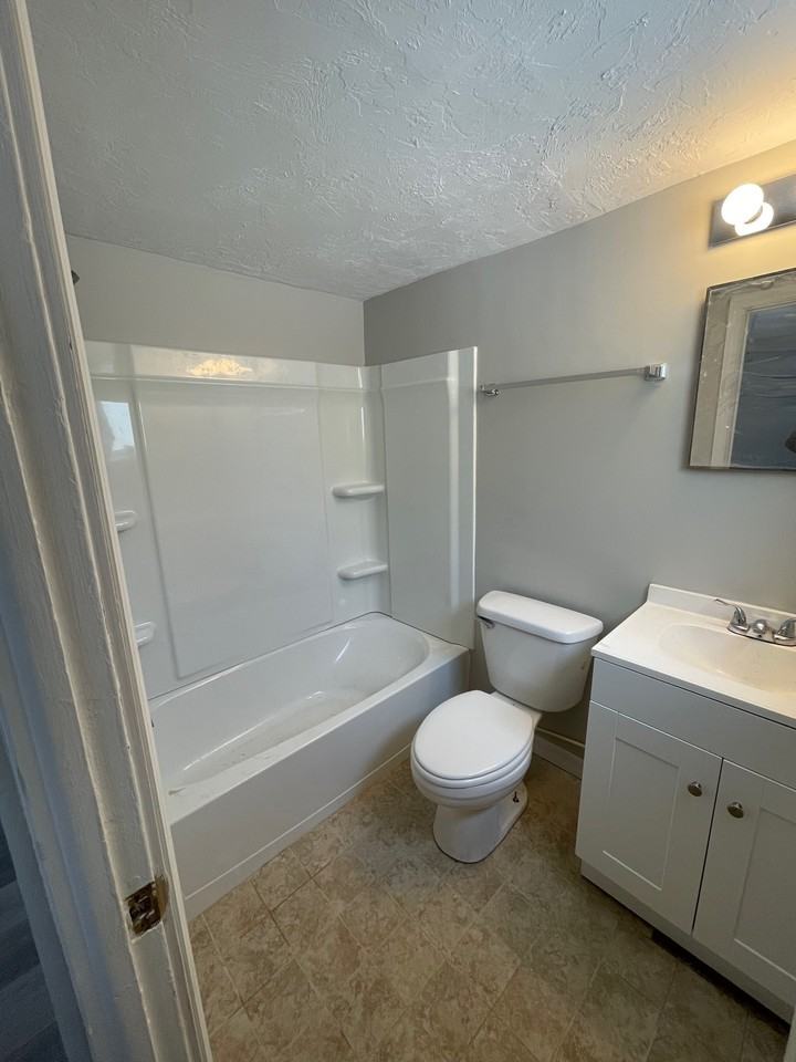2266 Altamont Ave (Allen St) - Photo 7 of 10