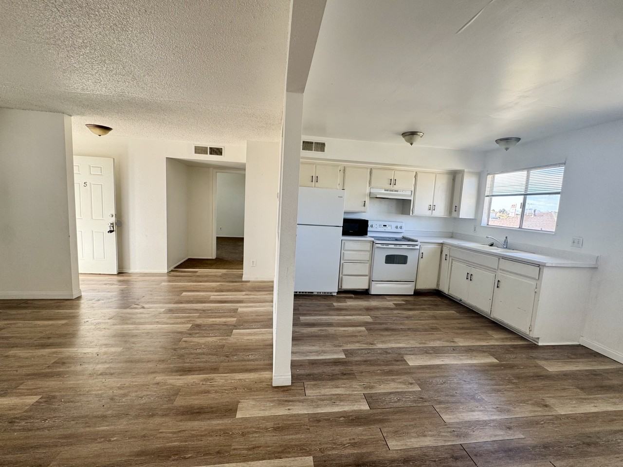 21001 Berry Street - Photo 6 of 13