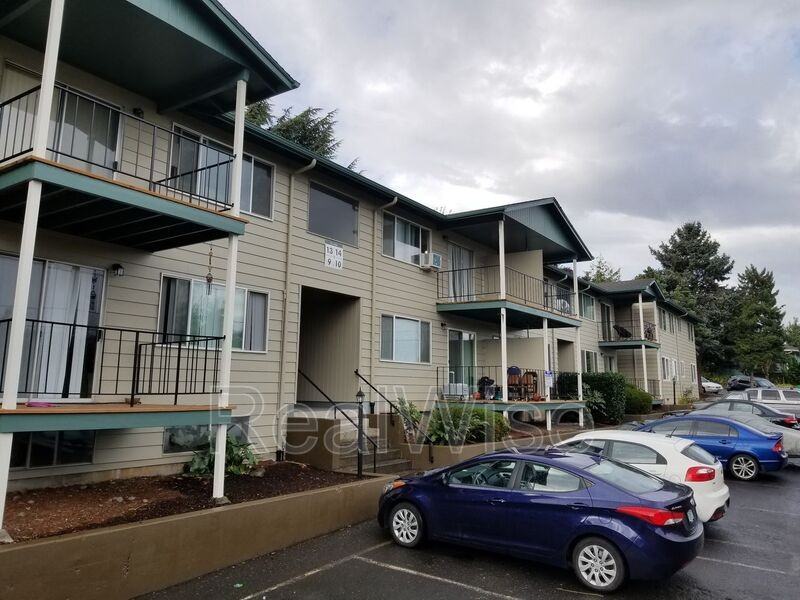 17838 Ne Multnomah Dr #16 - Photo 5 of 15