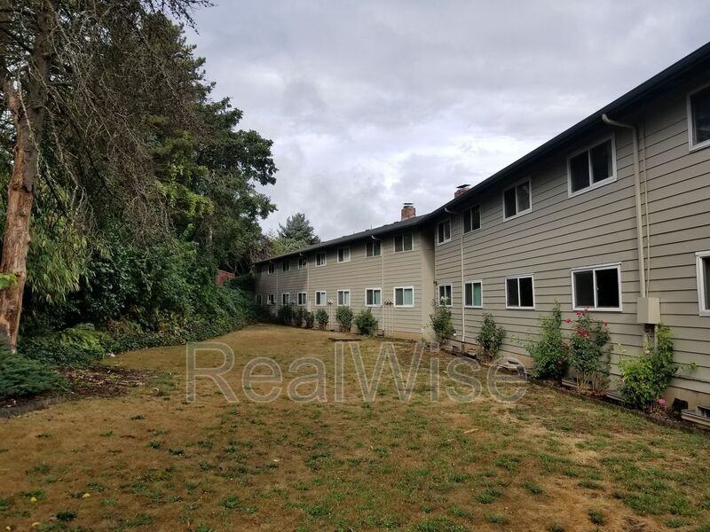 17838 Ne Multnomah Dr #16 - Photo 6 of 15