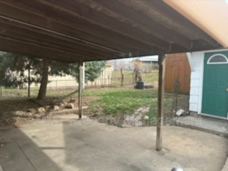 2404 Wisconsin St Sw - Photo 3 of 18