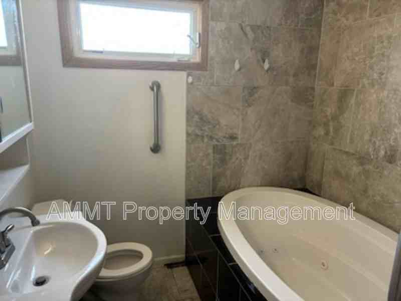 2404 Wisconsin St Sw - Photo 7 of 18