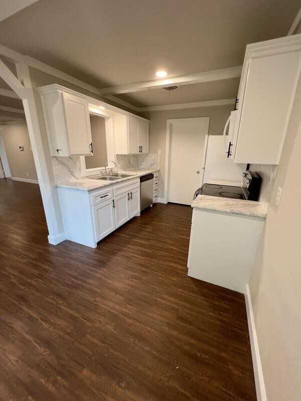 4404 59th St - Photo 3 of 10