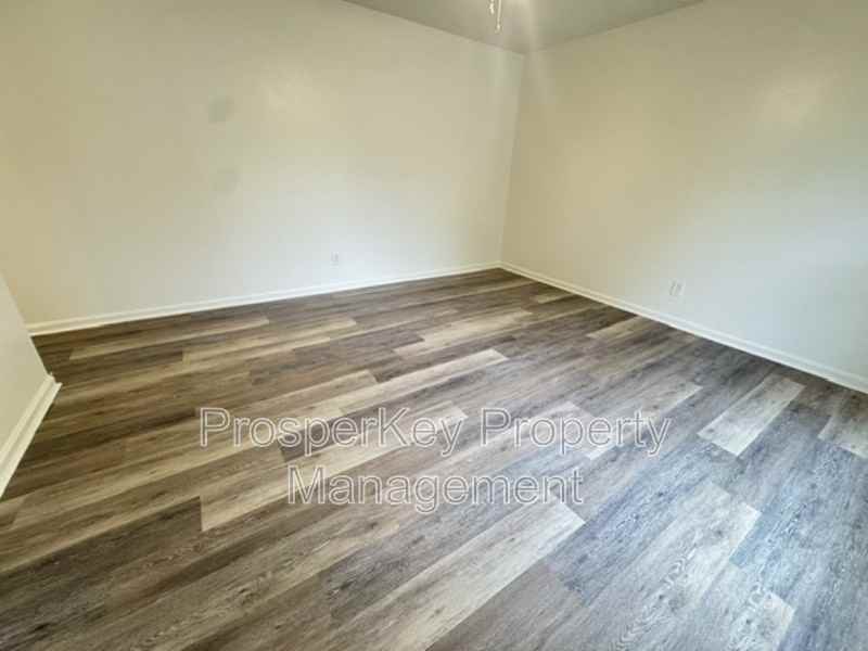 5038 Wellborn Dr - Photo 3 of 9