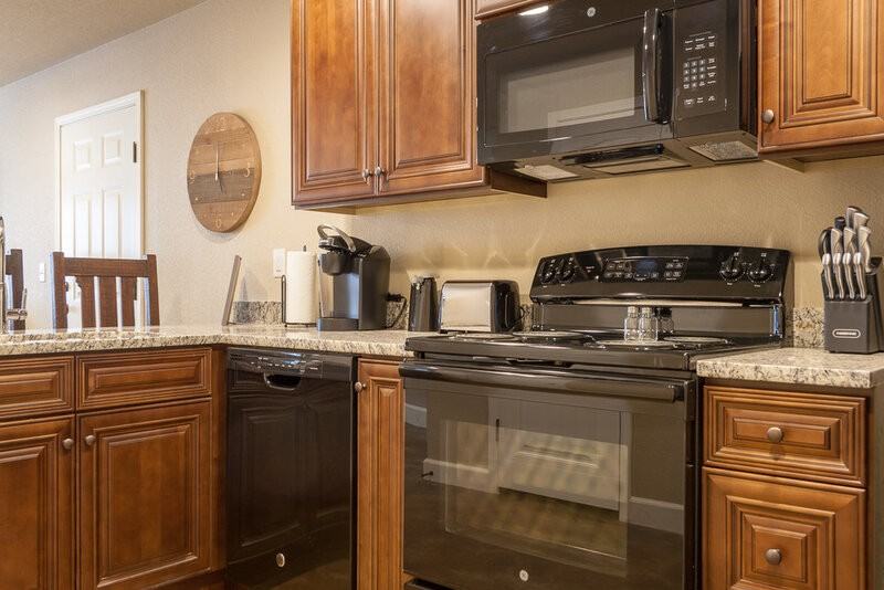 320 Story St - Photo 4 of 13