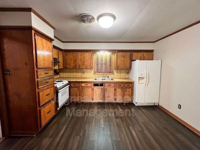 4121 Ridgecrest St - Photo 3 of 10