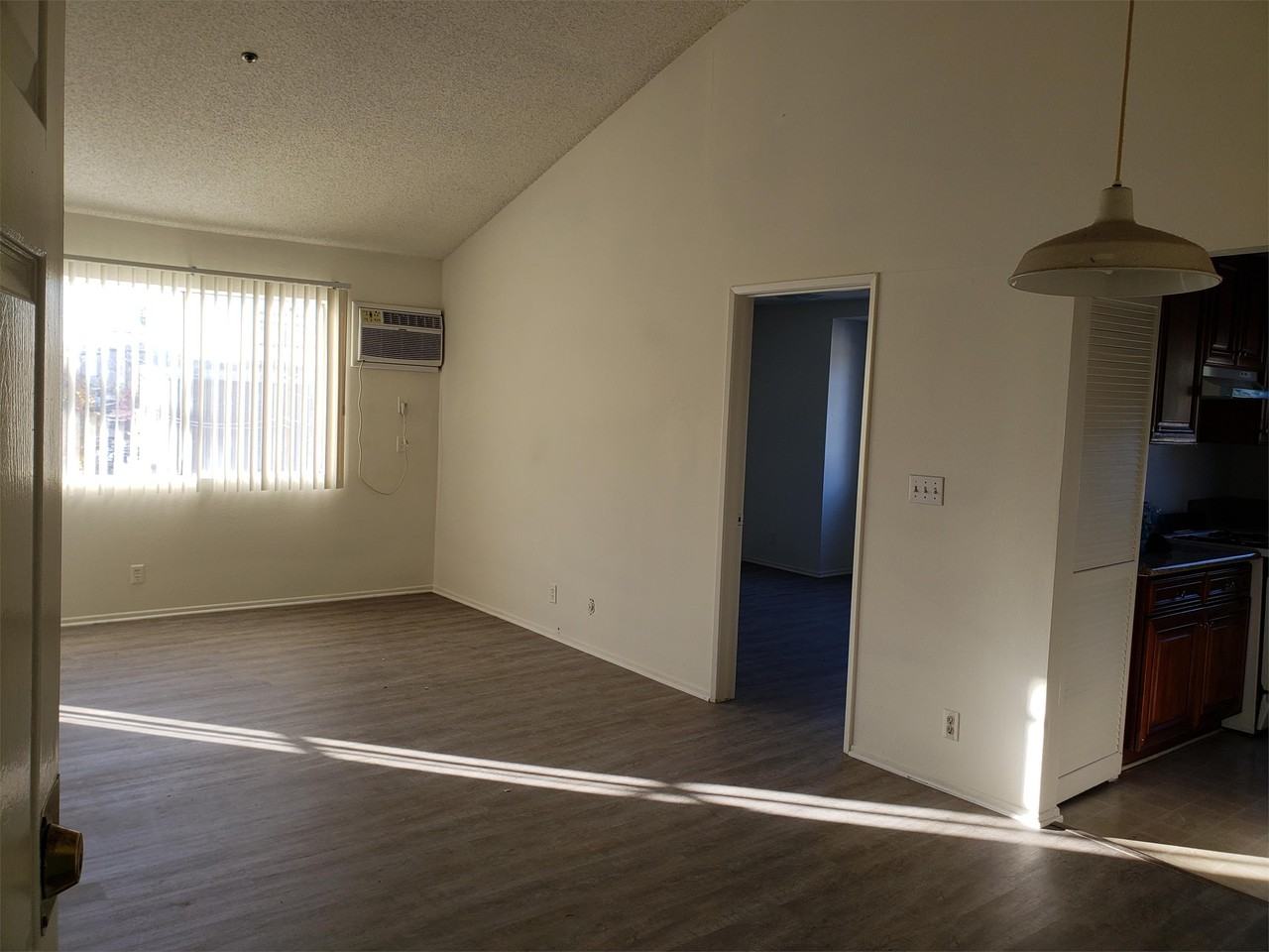 1586 Yosemite Dr. - Photo 2 of 11