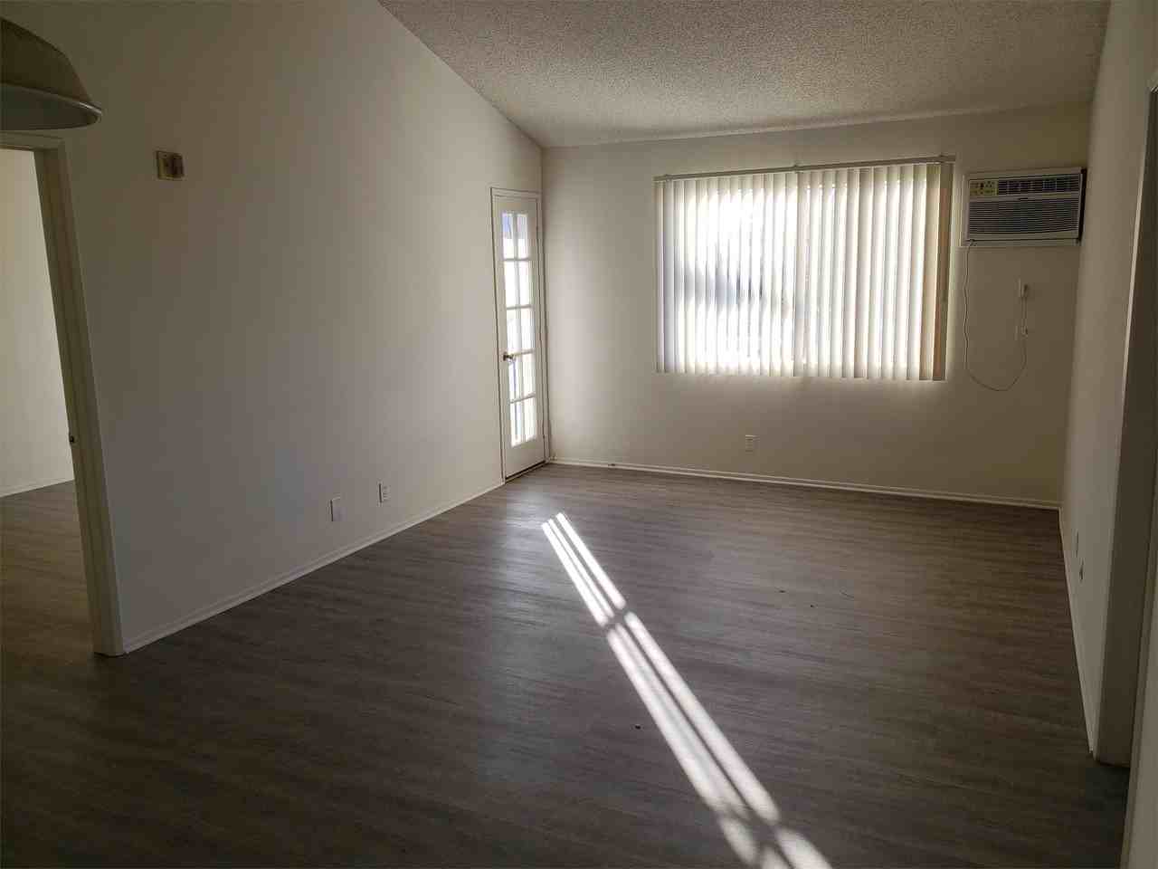 1586 Yosemite Dr. - Photo 3 of 11