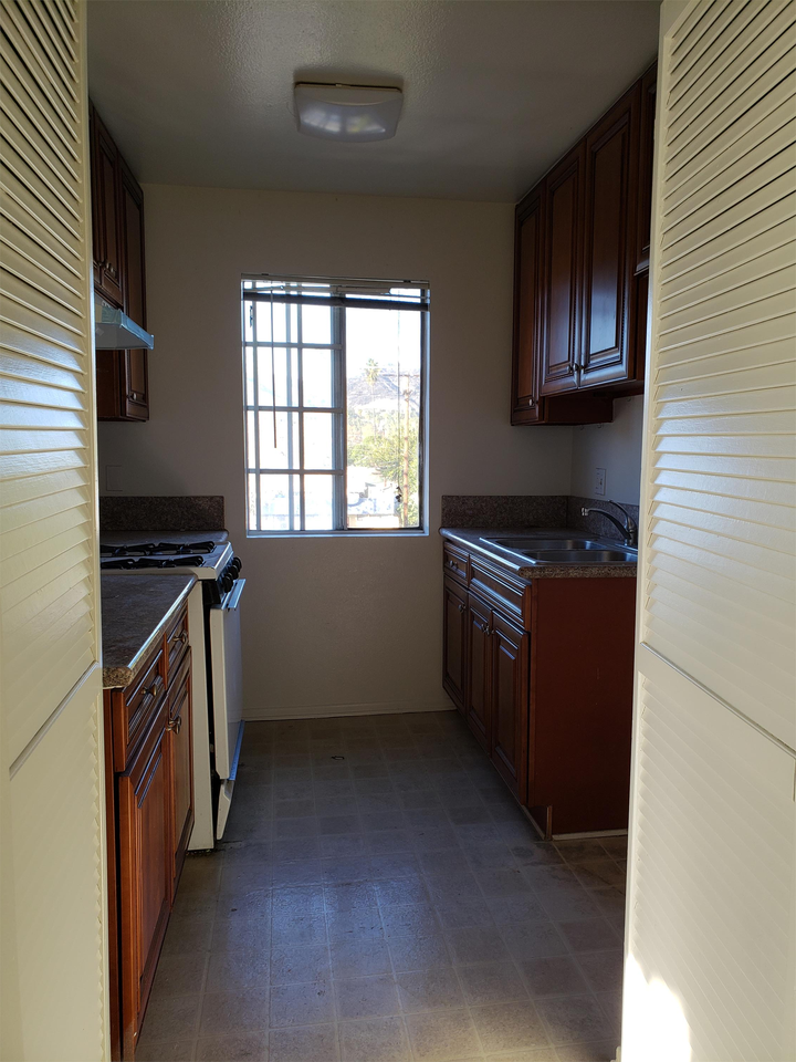 1586 Yosemite Dr. - Photo 5 of 11
