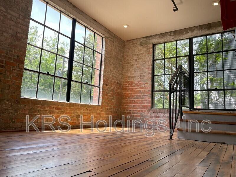 123 Pine St #31 - Photo 3 of 11