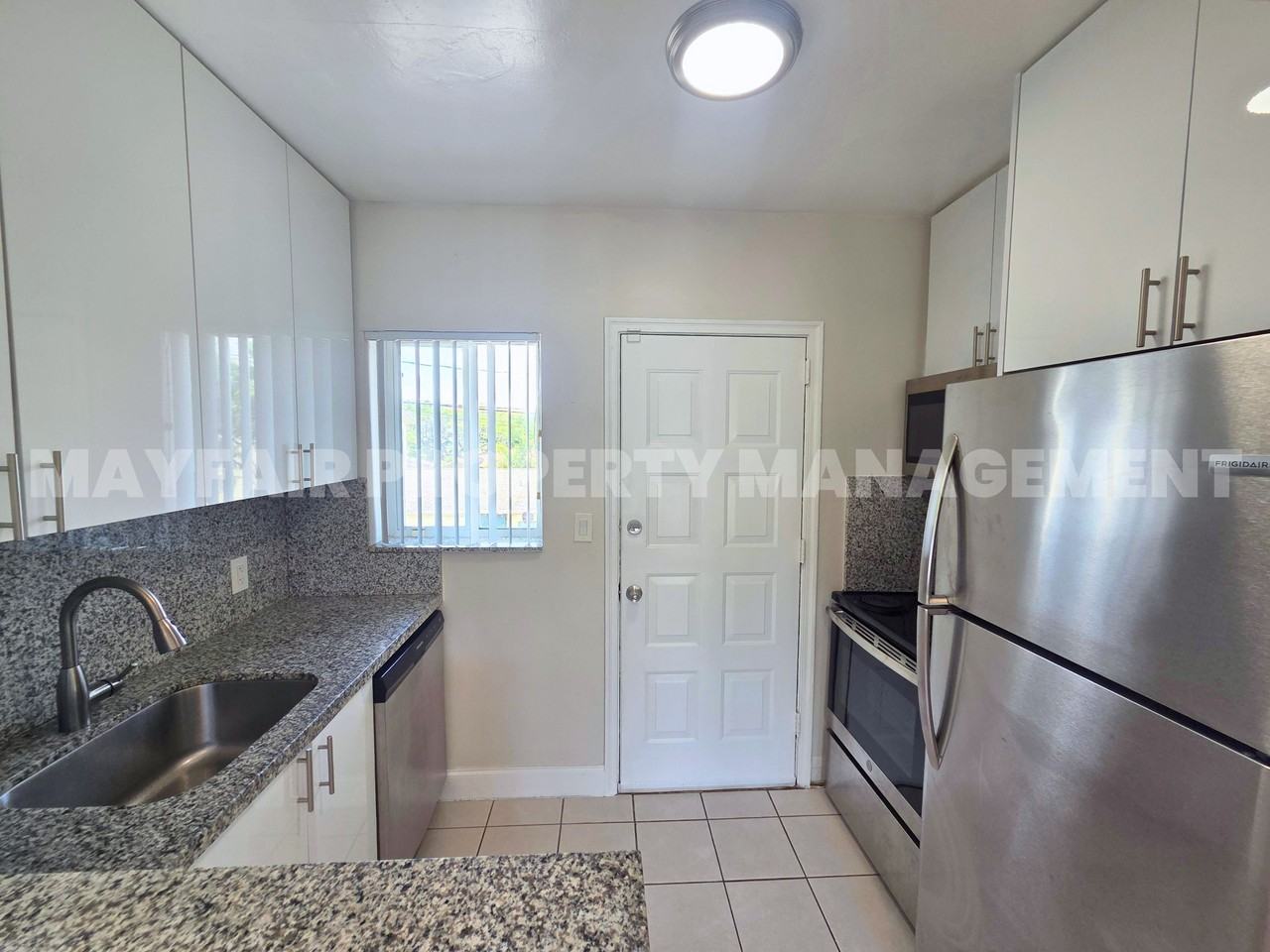 701 Northeast 16th Avenue - Photo 4 of 21