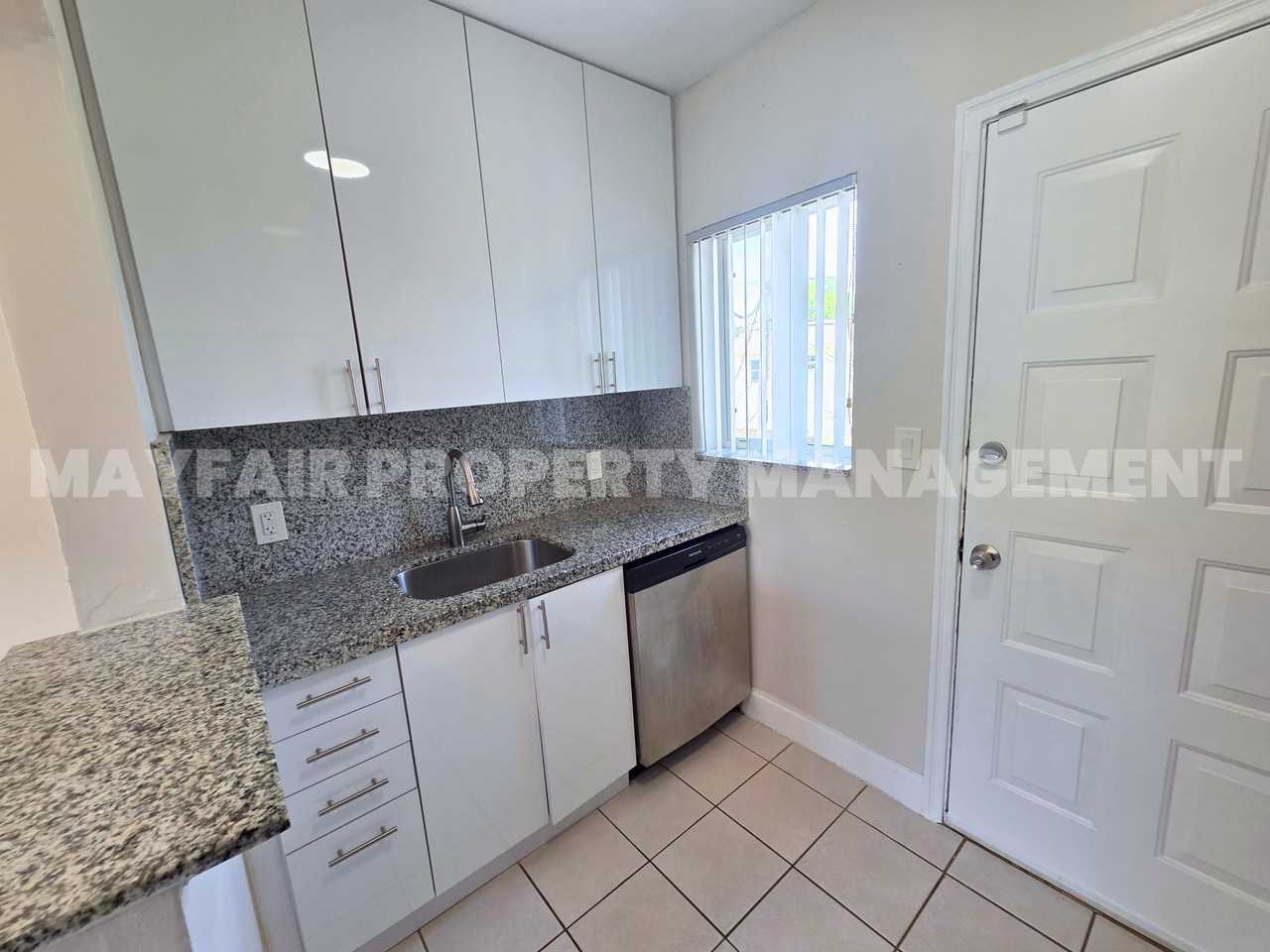 701 Northeast 16th Avenue - Photo 5 of 21