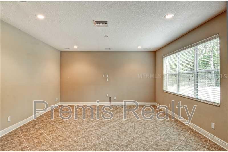 11875 77th Ct - Photo 3 of 11