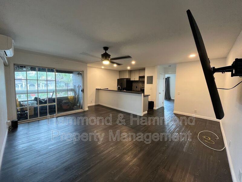 20930 Parthenia St #201 - Photo 4 of 8