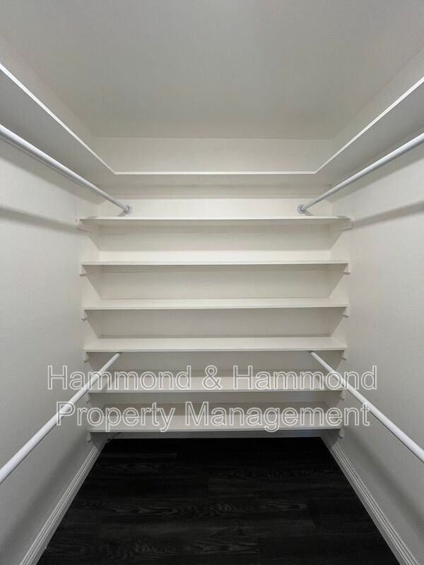 20930 Parthenia St #201 - Photo 6 of 8