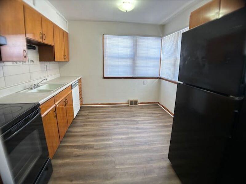 411 W Willcox Ave - Photo 4 of 8