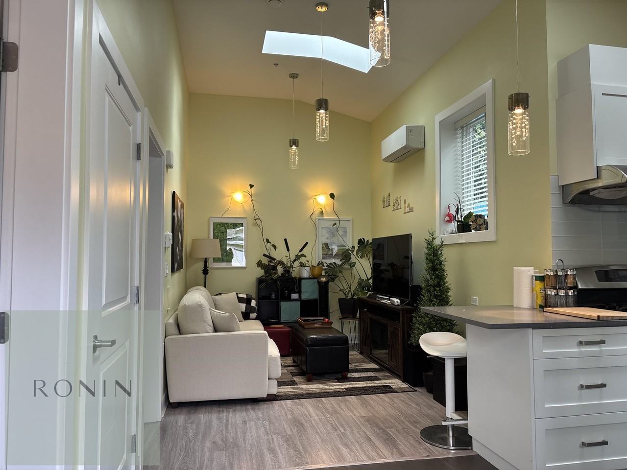 4572 Beatrice Street - Photo 5 of 11