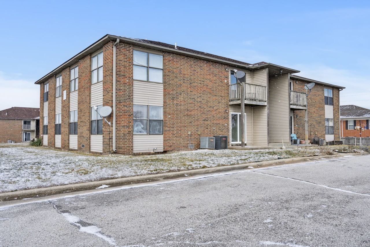 Brett Circle Apartments - Photo 4 of 50