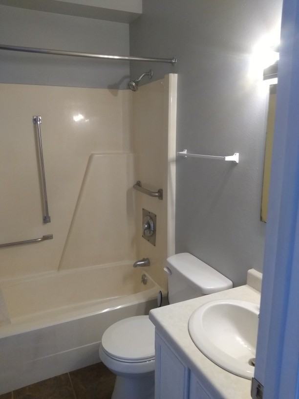 201 E 3rd St - Maple Manor Apts - Photo 2 of 19