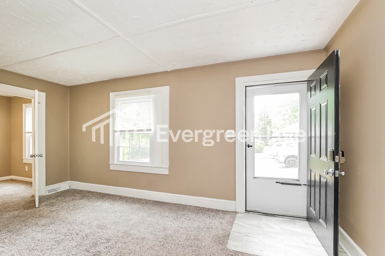 1900 Marion St - Photo 3 of 15