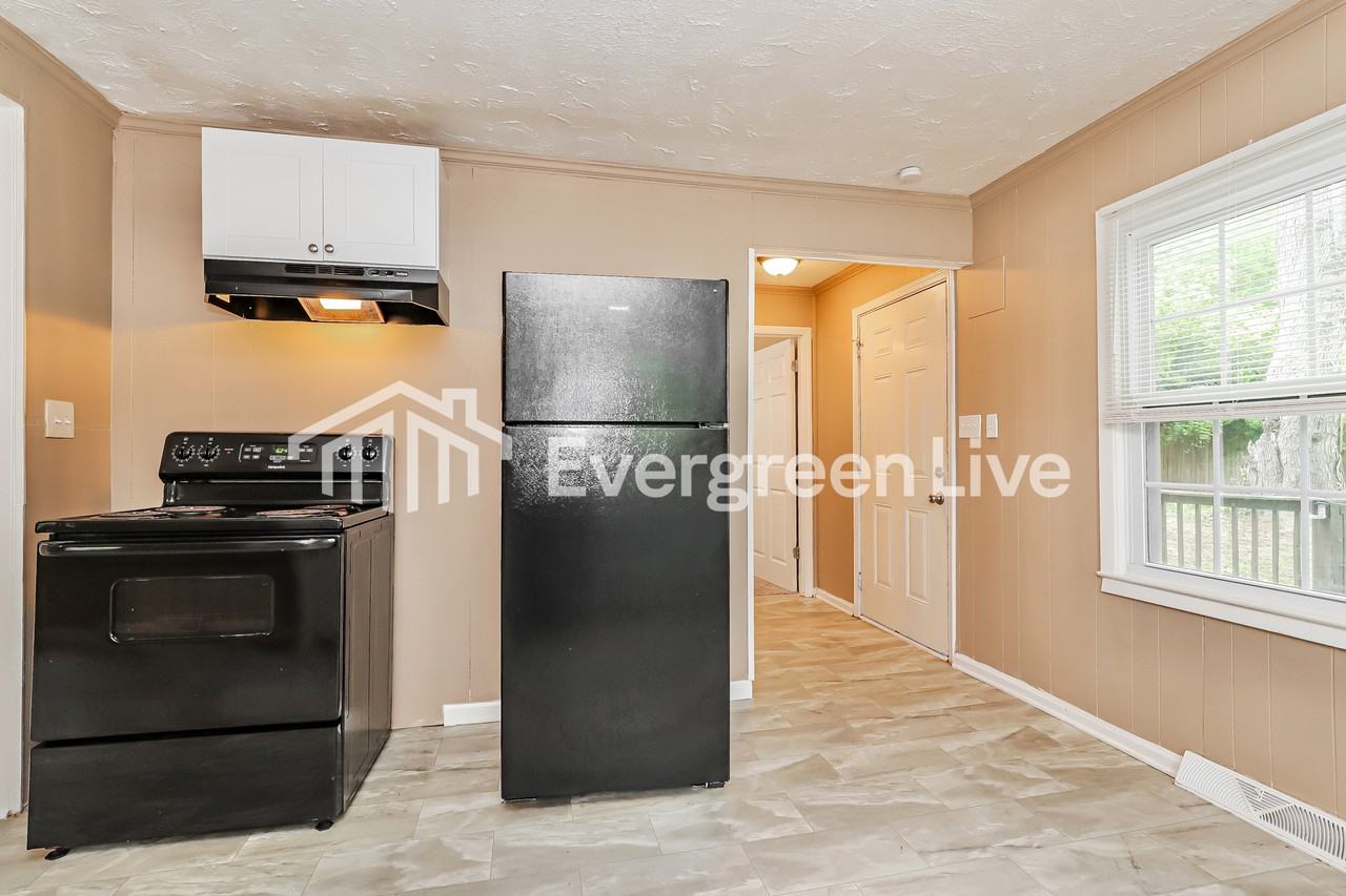 1900 Marion St - Photo 4 of 15