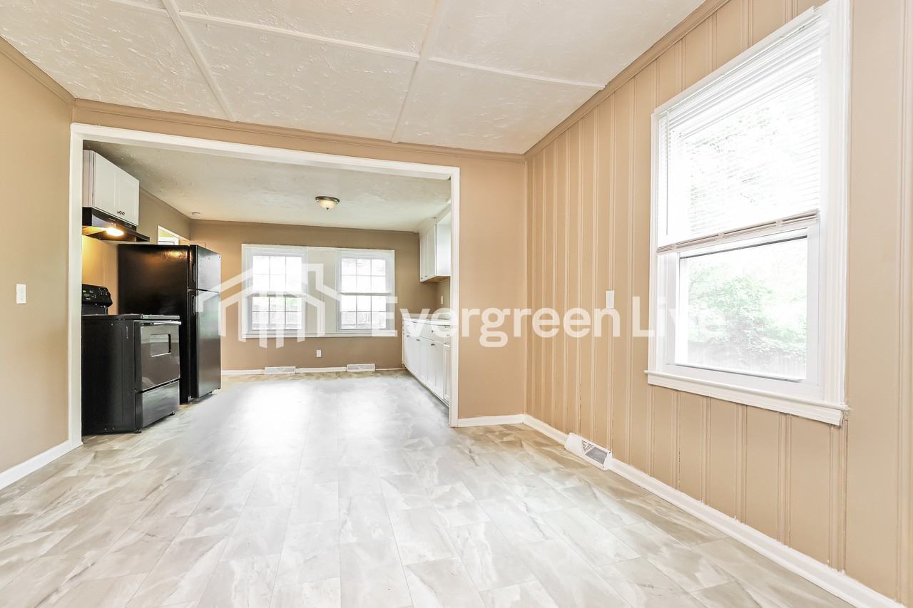 1900 Marion St - Photo 6 of 15