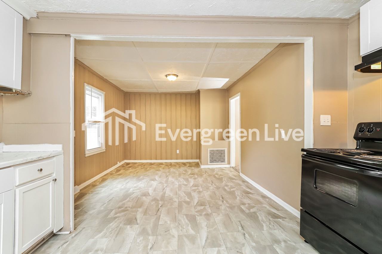 1900 Marion St - Photo 7 of 15