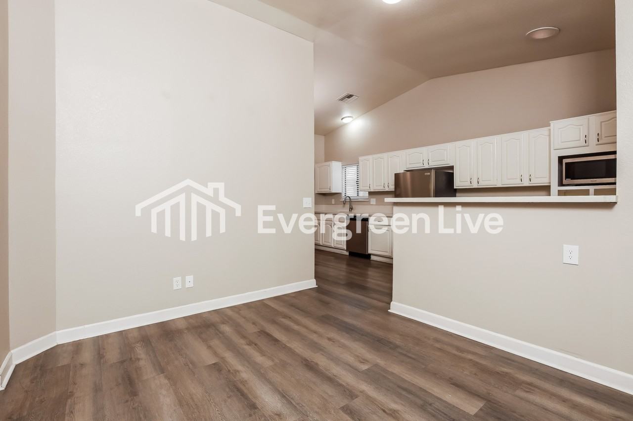 10240 E Vicksburg St - Photo 4 of 15