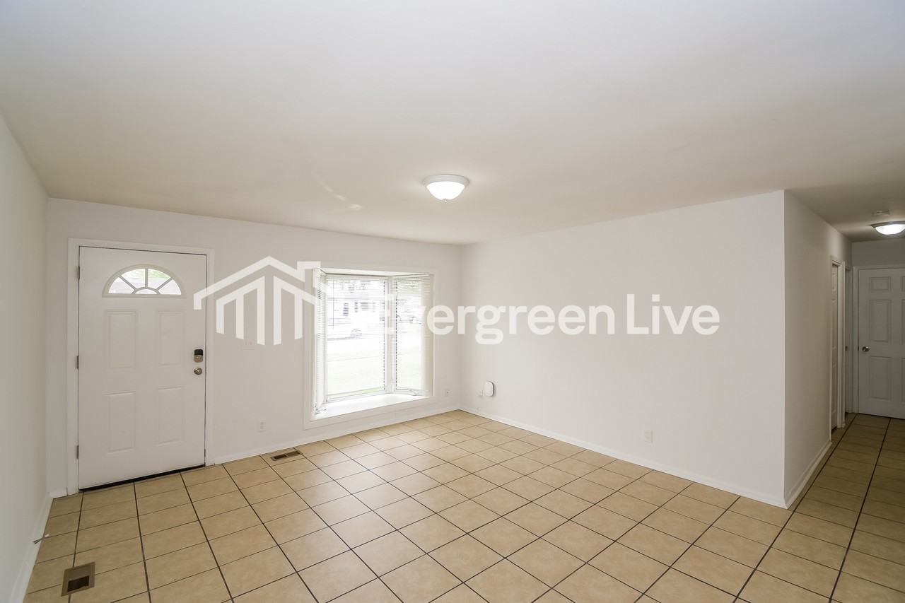 8820 Roy Rd - Photo 3 of 15