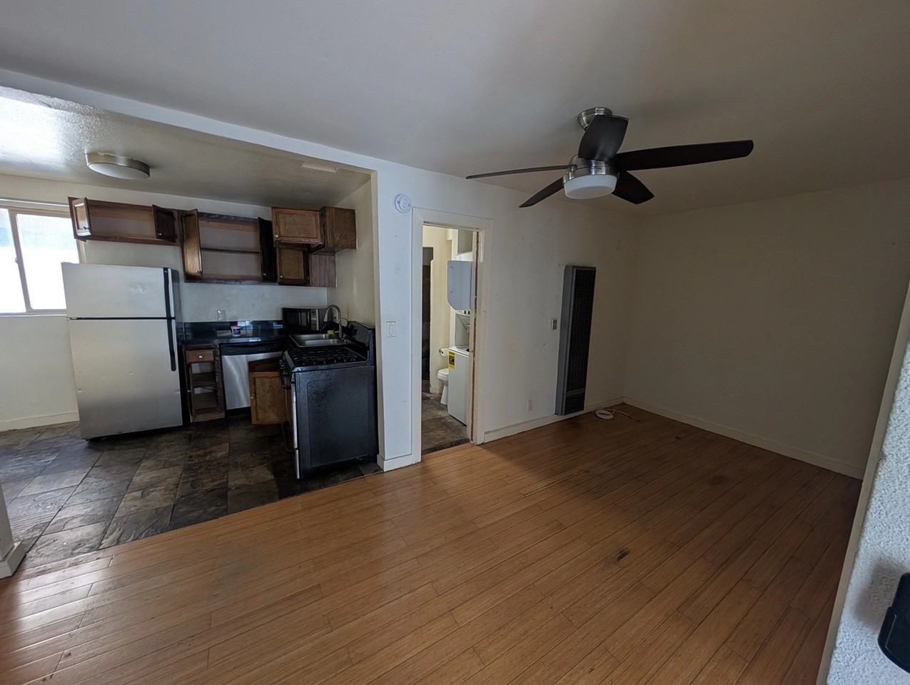 1915 Grace Ave - Photo 7 of 44