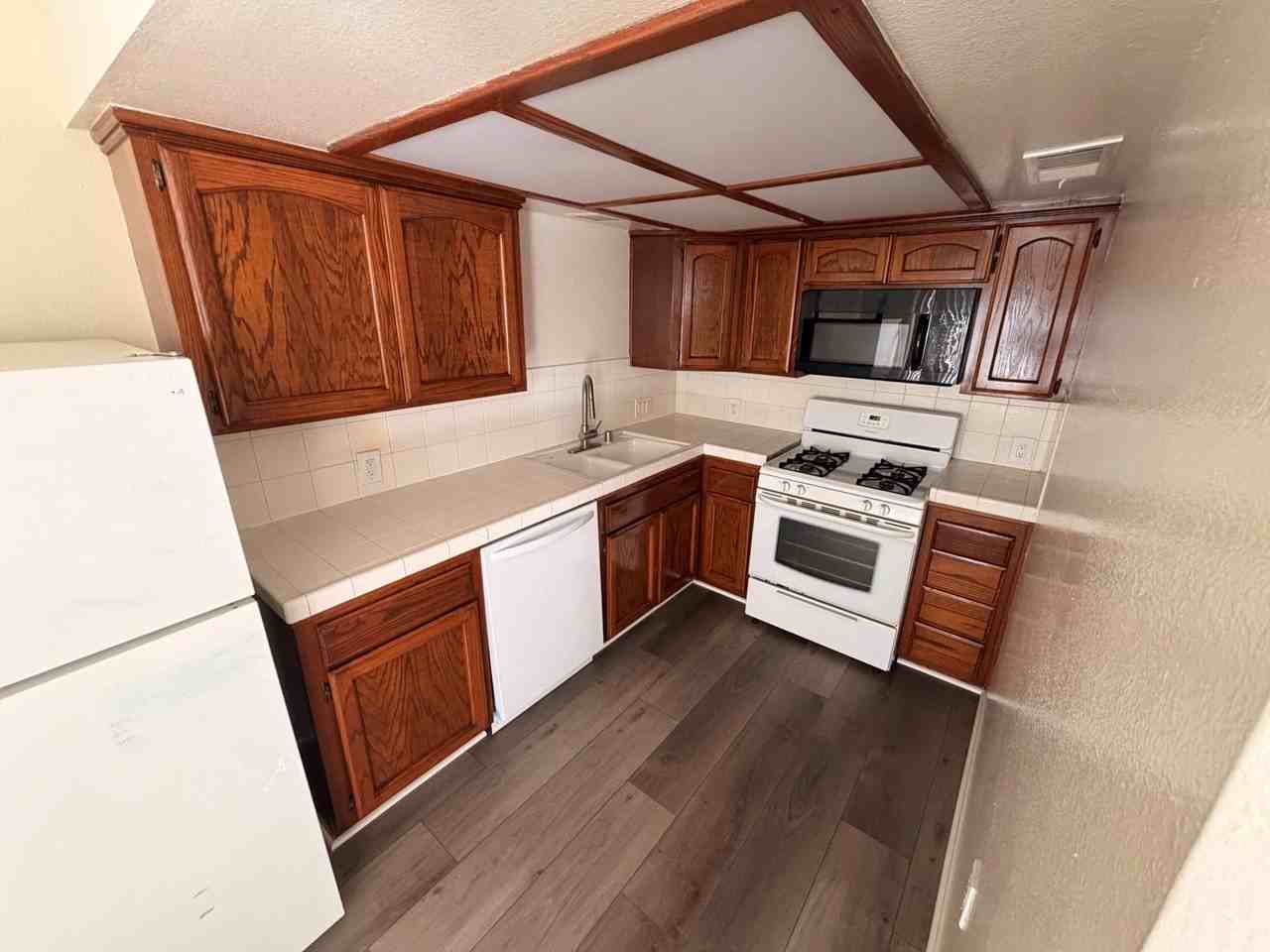 11215 Camarillo Street, - Photo 5 of 44