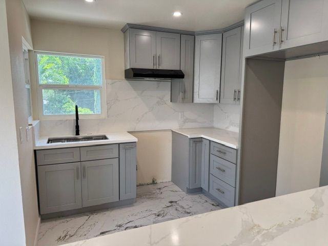 851 N San Antonio Ave - Photo 3 of 14