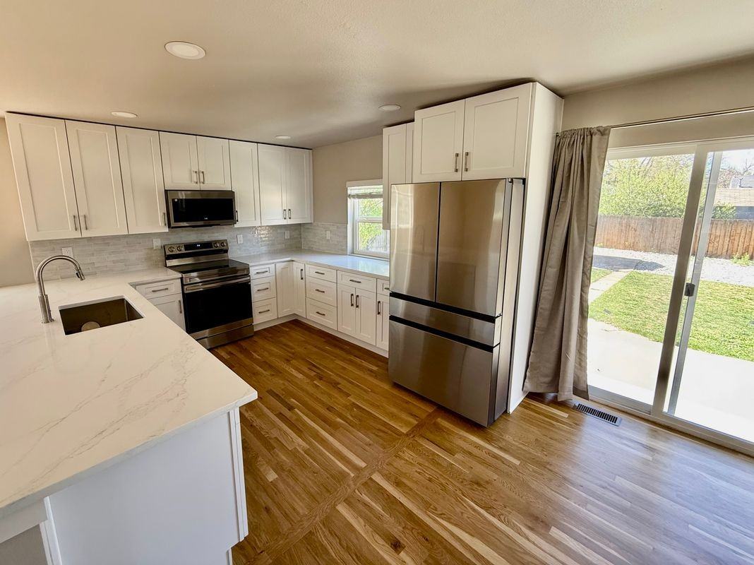 1205 S Grape St - Photo 2 of 9