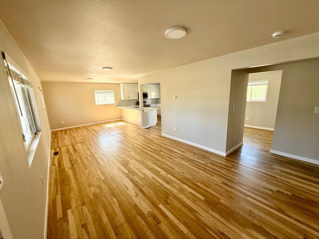 1205 S Grape St - Photo 3 of 9