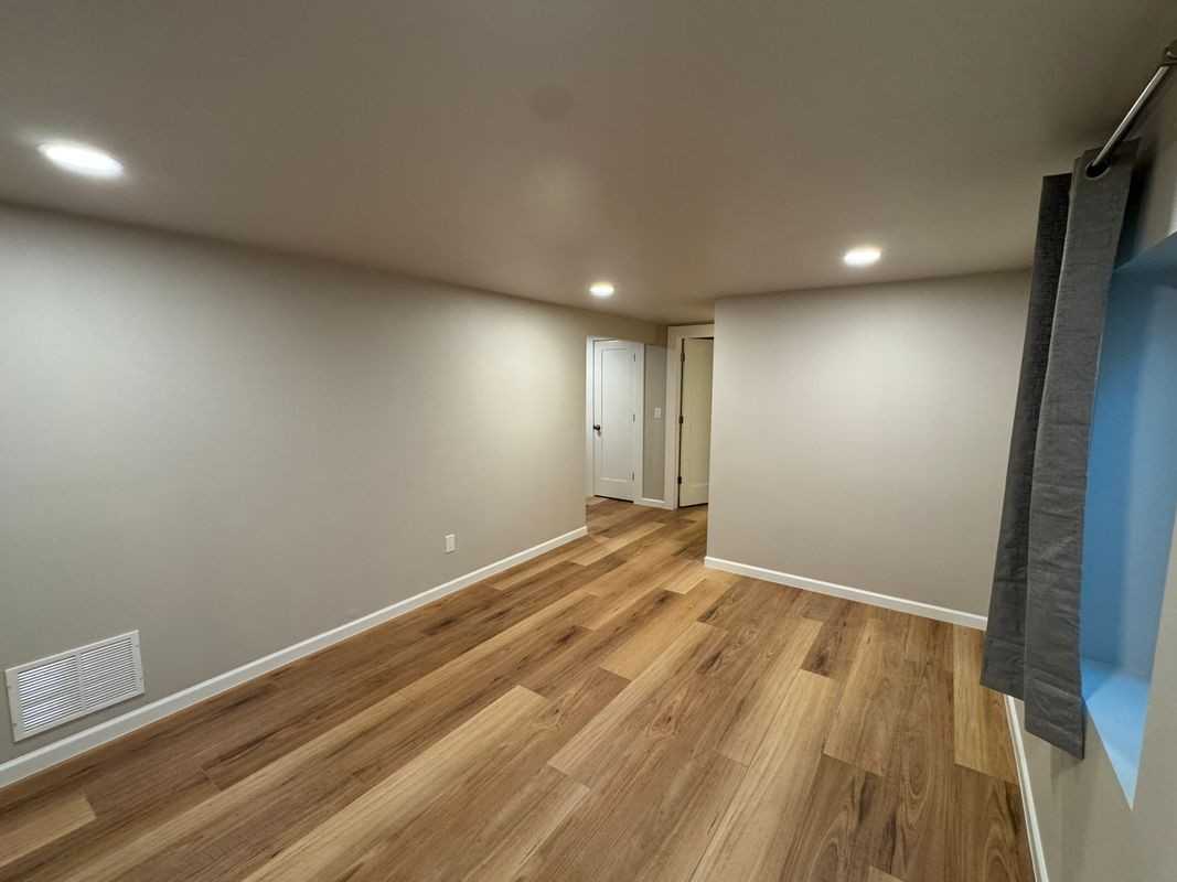 1205 S Grape St - Photo 7 of 9