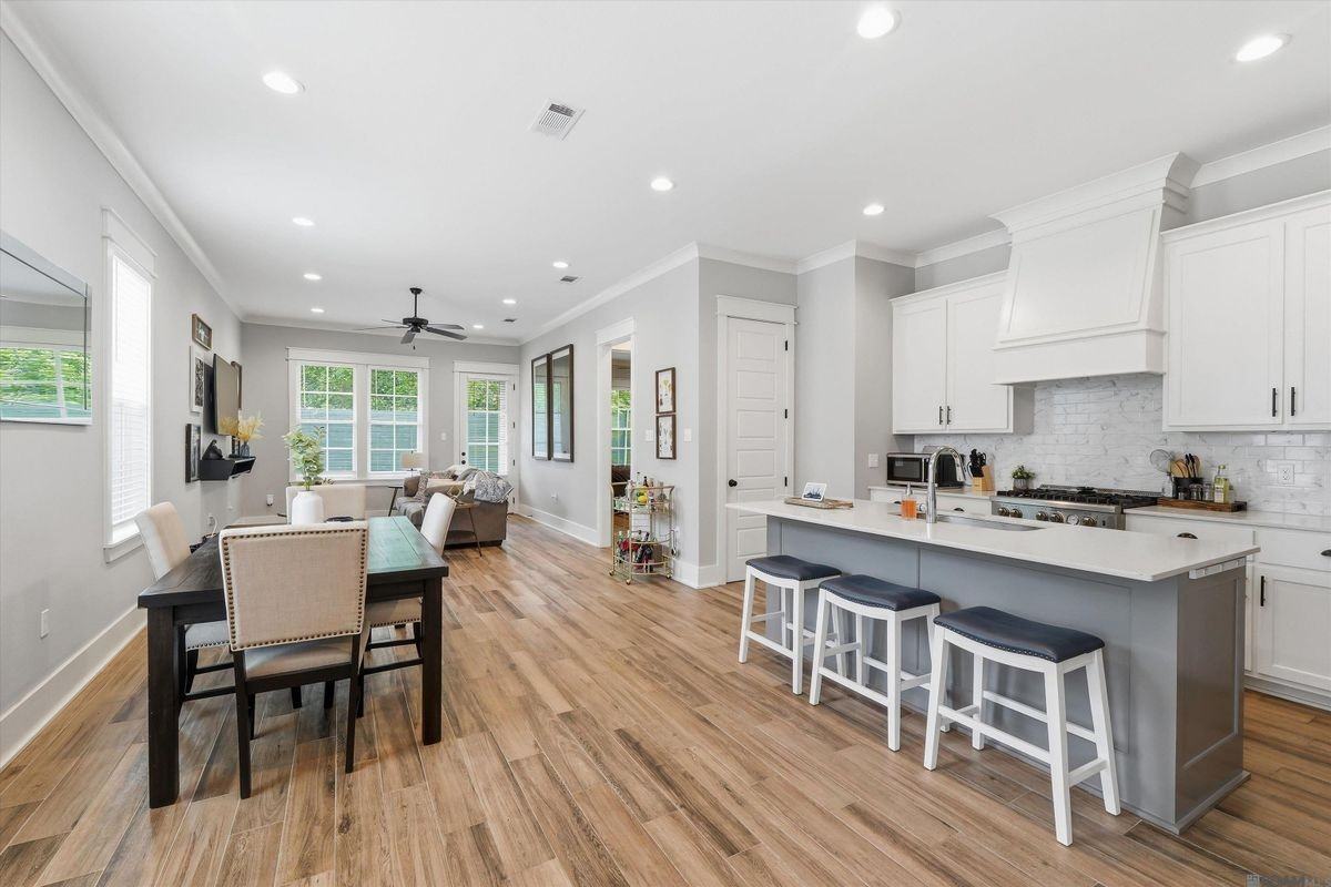 305 Saint Thomas Ln - Photo 3 of 17