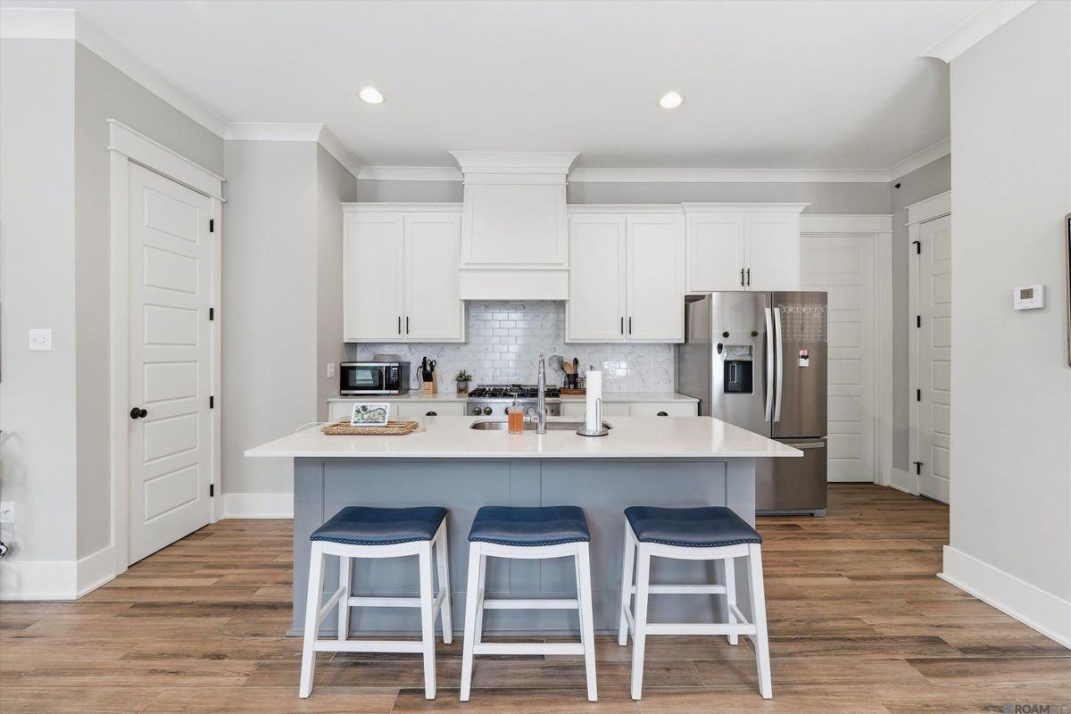 305 Saint Thomas Ln - Photo 6 of 17