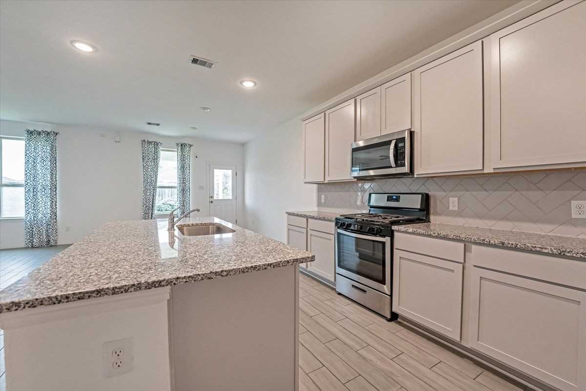 5806 Aurora Greens Ln - Photo 6 of 50