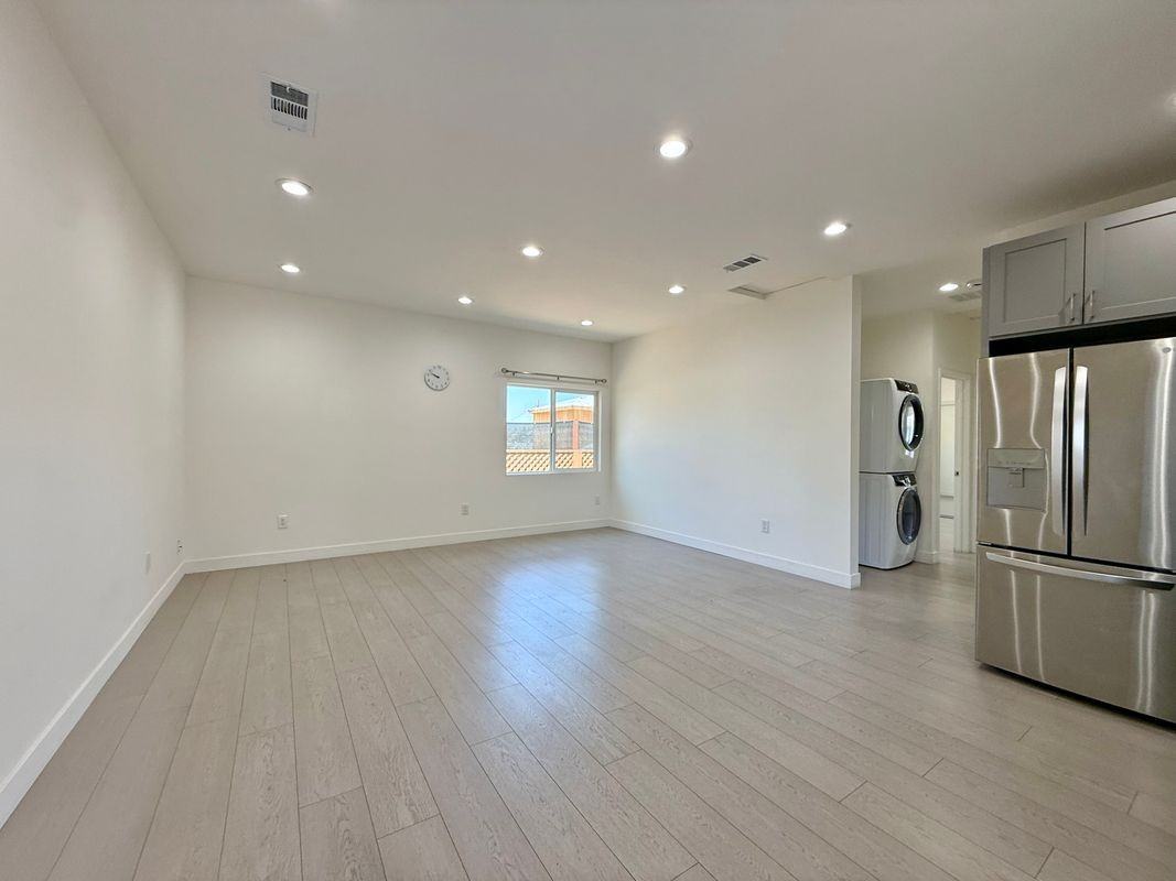 10723 Rhodesia Ave - Photo 2 of 16
