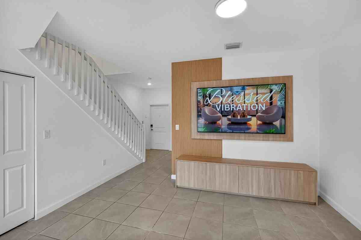 12221 Nw 24th Pl - Photo 2 of 48