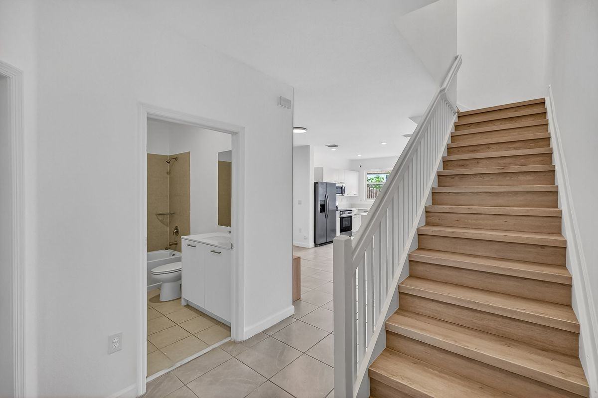 12221 Nw 24th Pl - Photo 3 of 48