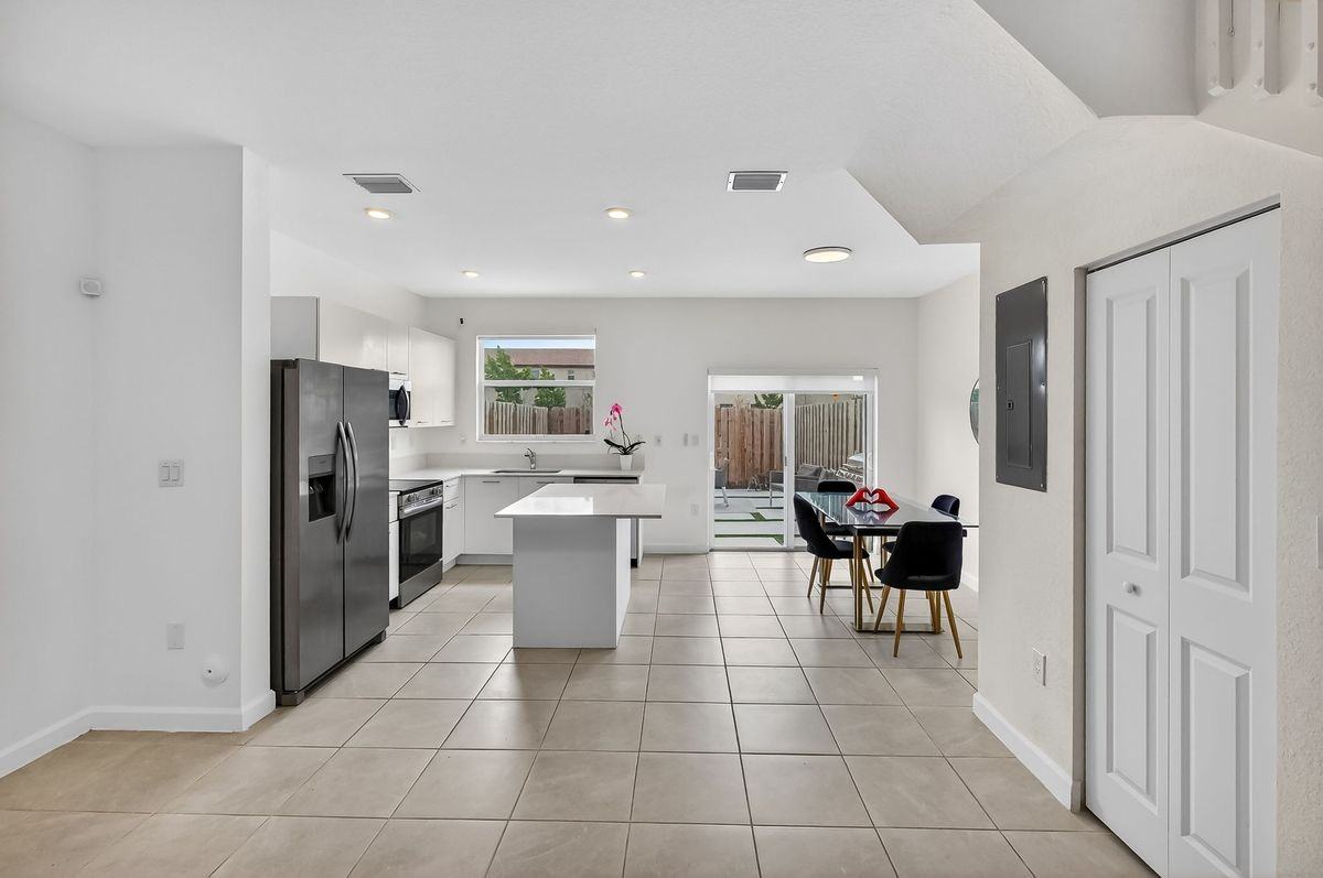 12221 Nw 24th Pl - Photo 6 of 48