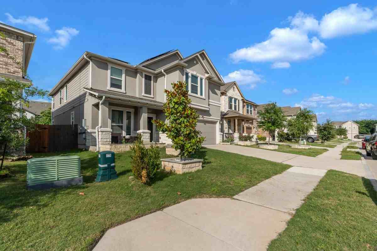 520 Ayinger Ln - Photo 2 of 31