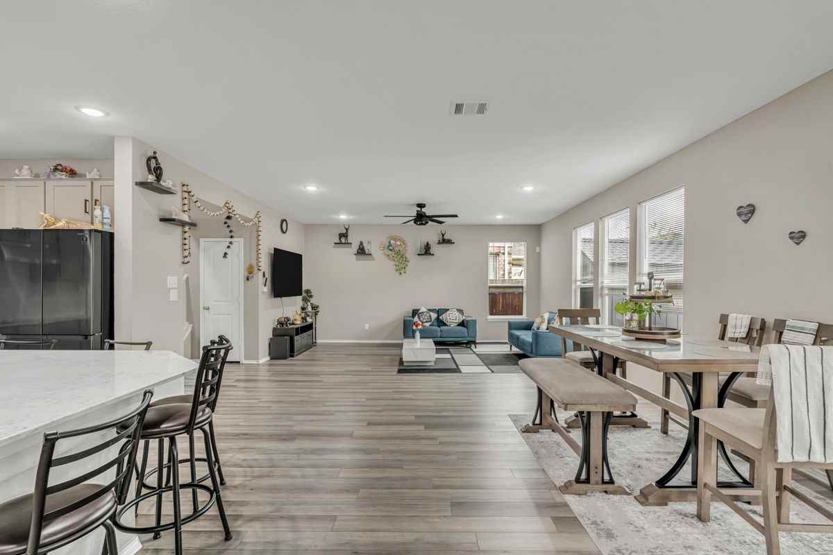 520 Ayinger Ln - Photo 6 of 31