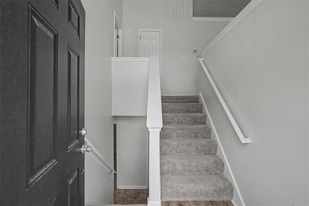 488 Barclay Ct - Photo 3 of 25