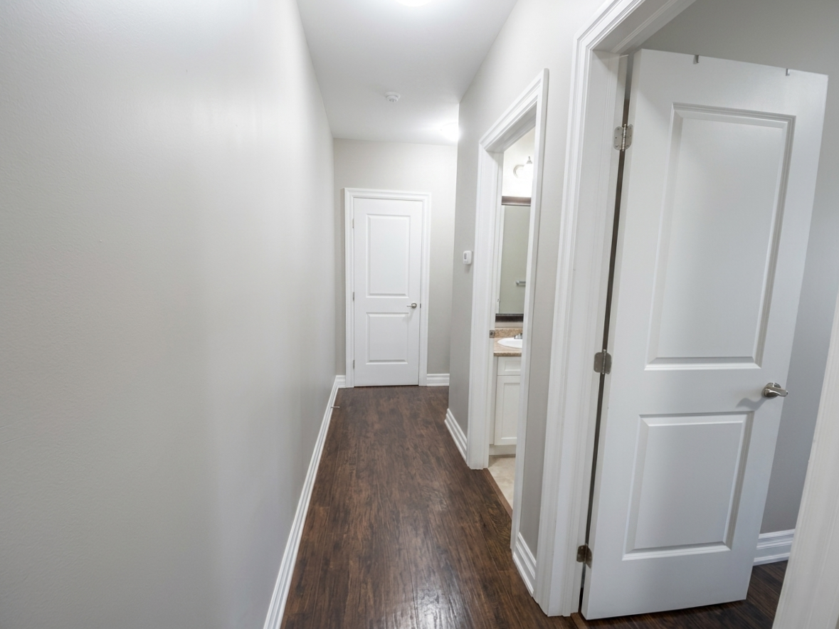 9193 Bathurst St #MAIN - Photo 6 of 7