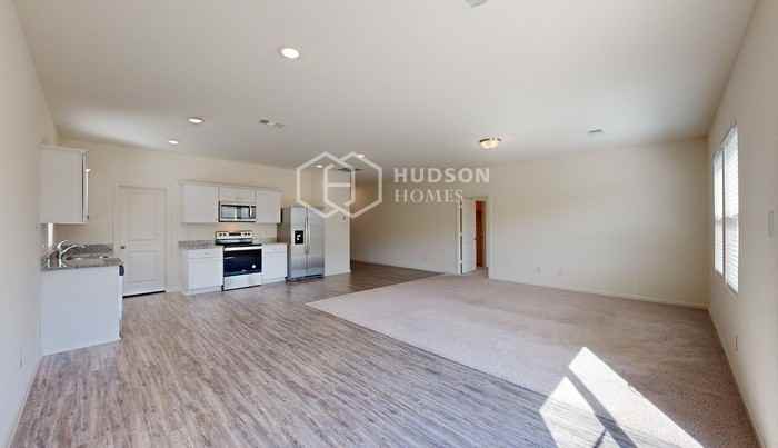 744 Devonshire Dr - Photo 5 of 37