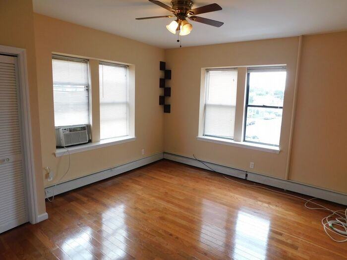 305 Milburn Ave #5 - Photo 4 of 13