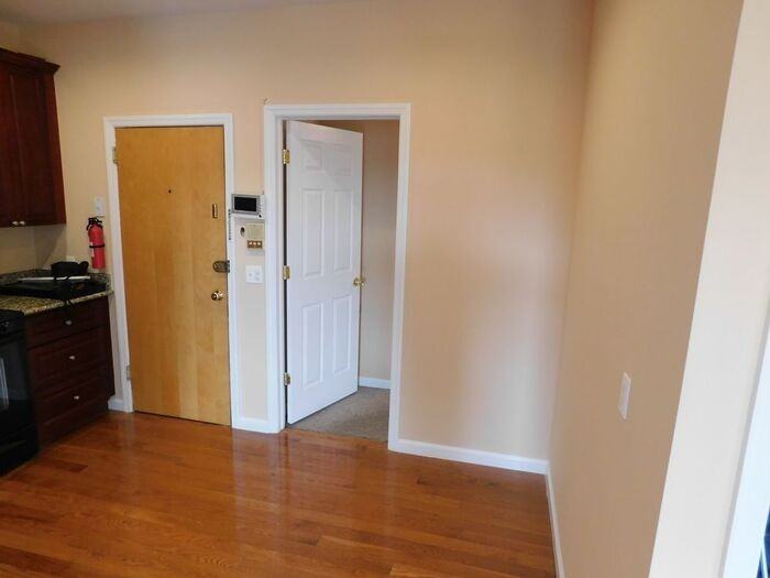 305 Milburn Ave #5 - Photo 6 of 13