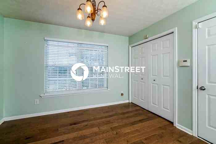 10717 Bayport Rd - Photo 4 of 17